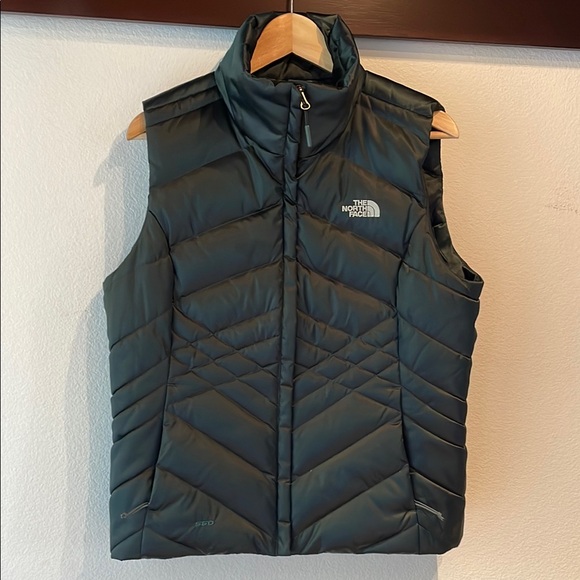 The North Face NWOT Puffer Vest, Emerald Green, Woman’s, 550 Down Fill, Size L - Picture 2 of 13